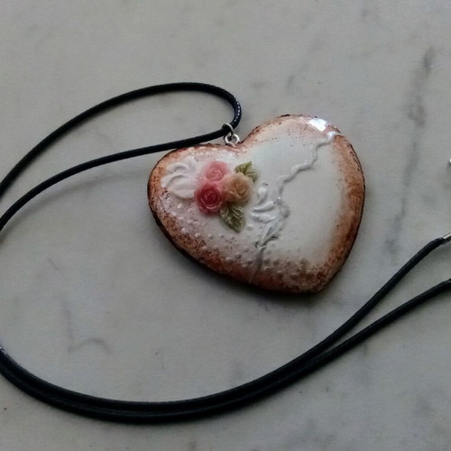 Handmade heart necklace new with painted roses