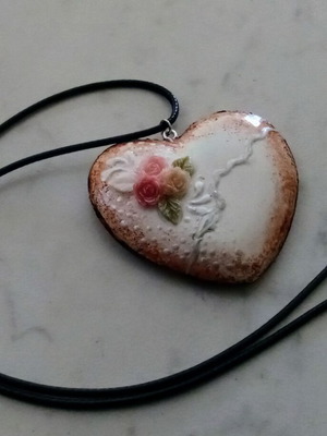 Handmade heart necklace new with painted roses