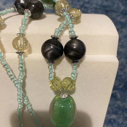 Necklace new with green stones summer style