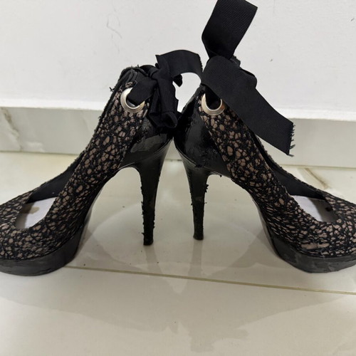Tsakiris Mallas pumps size 36 used, black with wear