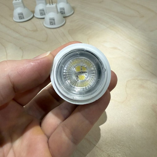 Lumen 3W 6200K LED bulbs, like new, pack of 5