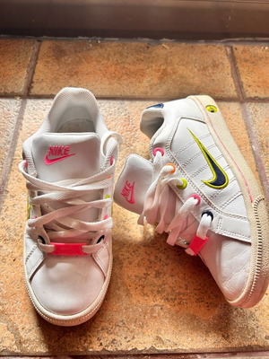 Nike pumps used, size 36.5, white