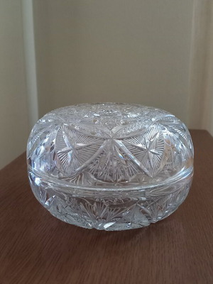 Crystal bonbonniere like new
