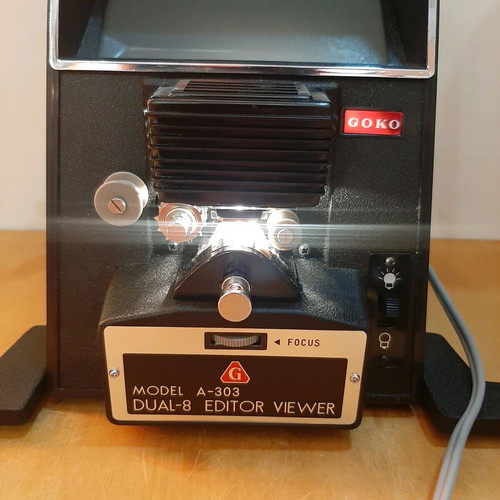 GOKO Visionneuse Model A-303 Dual-8 projector editor like new, Super8 film