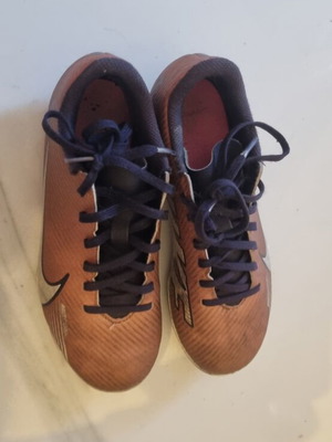 Nike ποδοσφαιρικά παπούτσια μεταχειρισμένα, νούμερο 33