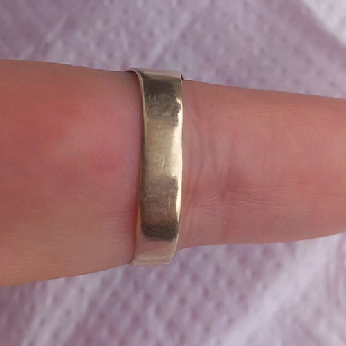 Gold ring 14 carat large like new