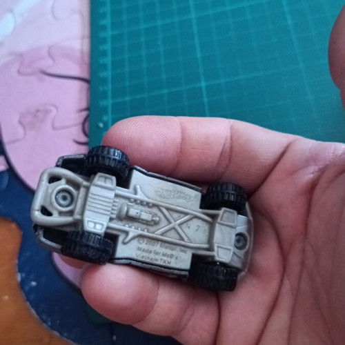 Hot Wheels Off Track McDonald's 2007 toy car, grey body, blue windows