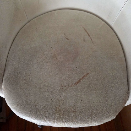 White office chair with adjustable height and swivel base