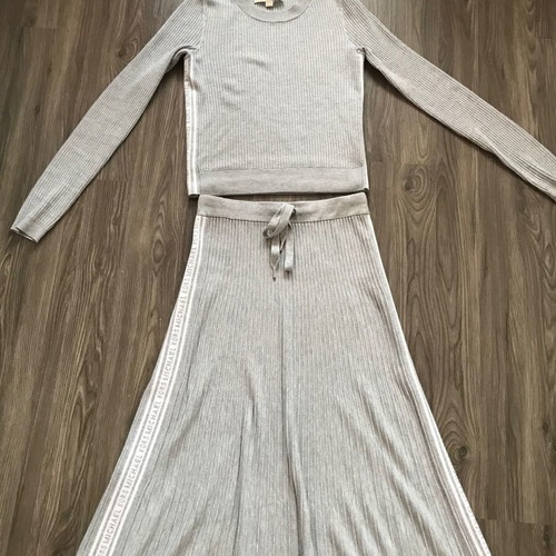 Michael Kors set skirt and long sleeve top new, size XS, gray