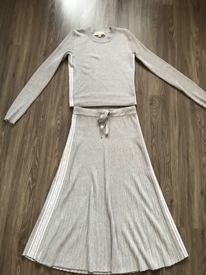 Michael Kors set skirt and long sleeve top new, size XS, gray