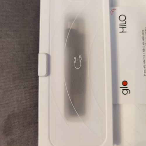 Glo HILO tobacco heating device
