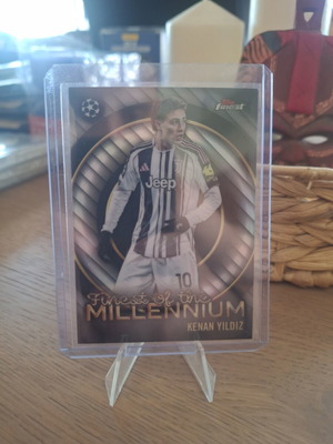 2025-26 Topps Finest UCC Juventus Kenan Yildiz Finest of the Millennium κάρτα