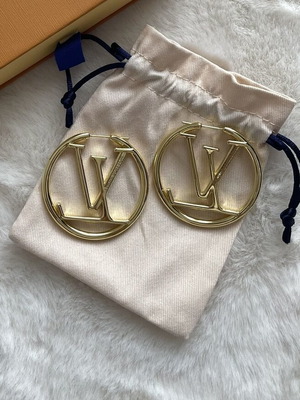 Women's earrings new, gold color with Lv packaging