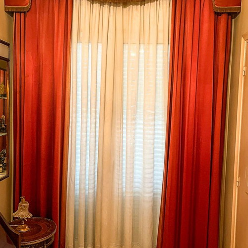 Classic curtain set like new, terracotta red and white gauze