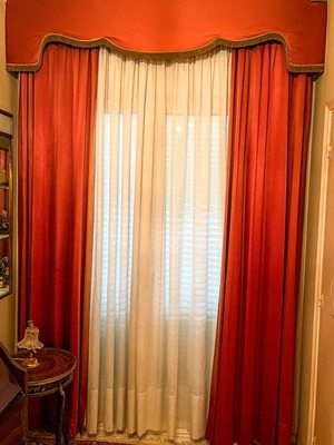 Classic curtain set like new, terracotta red and white gauze