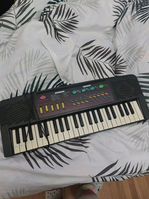 Children's piano used in excellent condition
