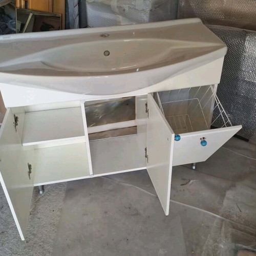 Bathroom cabinet like new with two cabinets and laundry basket 1x32x80