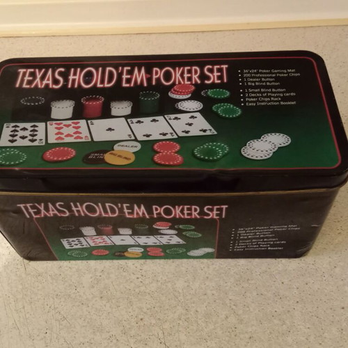 Texas Hold Poker set like new, complete in metal box