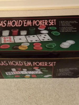 Texas Hold Poker set like new, complete in metal box