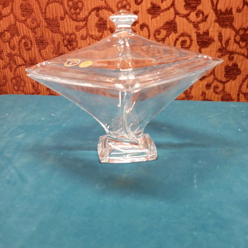 Quadro Bohemian crystal fondue pot like new, dimensions 17x17x17 cm