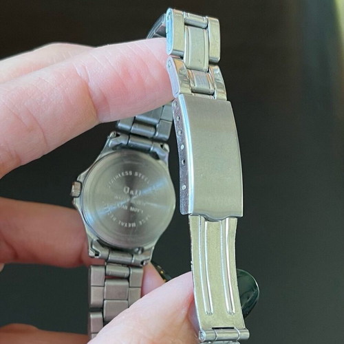 Q&Q Women's Watch with Silver Metal Bracelet like new