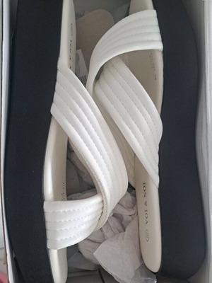 Voi and Noi white slippers new, size 38