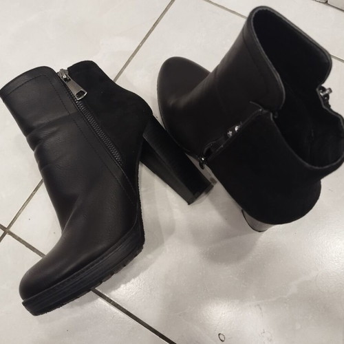 Celebrity black ankle boots like new, size 40, thick 10 cm heel
