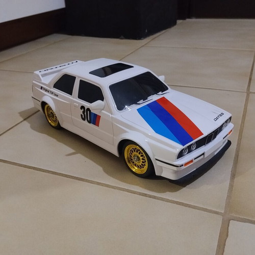 Electric toy car with drift and on-road wheels