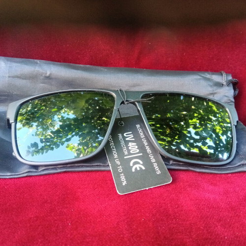 Sunglasses with black frame UV 400
