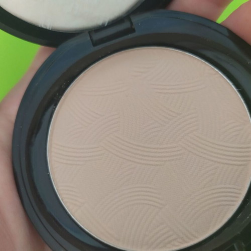 Cosmetic palette highlighters catrice, Famous powders