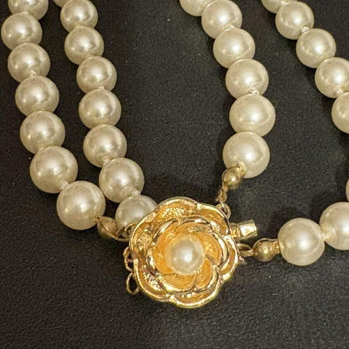 Women's pearl necklace like new, beige and gold
