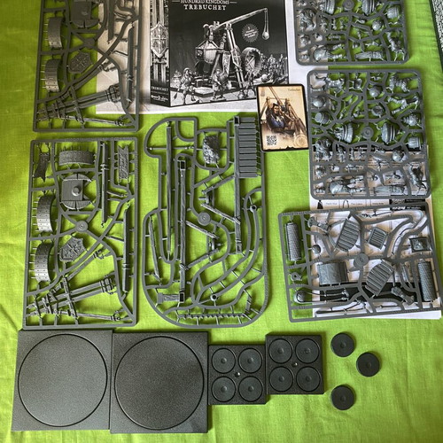 Conquest Trebuchet Hundred Kingdoms like new, with base and card, no box