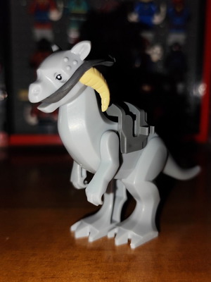 Tauntaun Star Wars figure with saddle and rotating horns