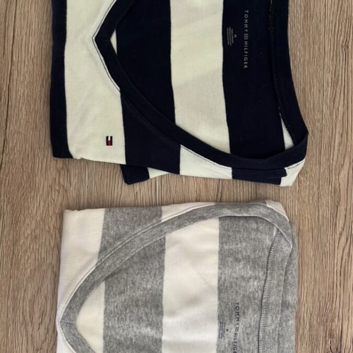 Tommy Hilfiger striped t-shirts like new, pack of 2, medium