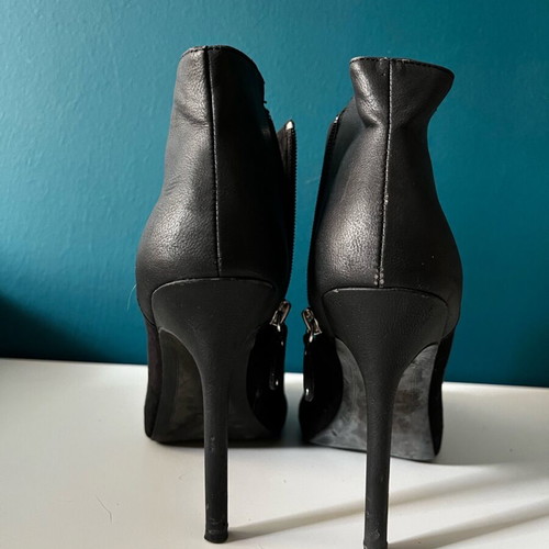 Ankle boots Bershka used, black, size 37, with zipper