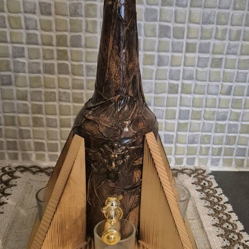Bottle with wooden base and 4 glasses like new