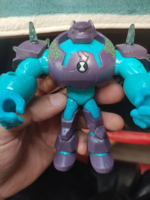 Ben 10 figure used, very good condition