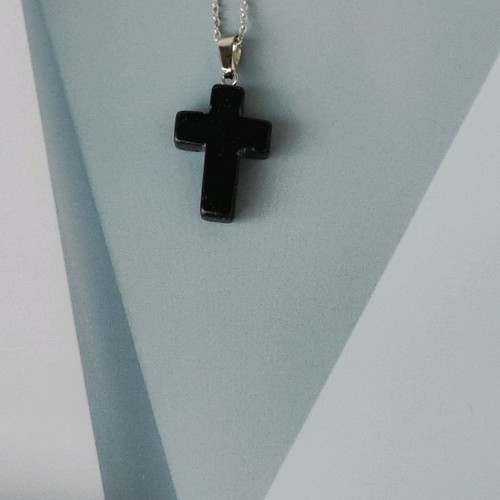 Unisex steel chain with black onyx cross – protection and style