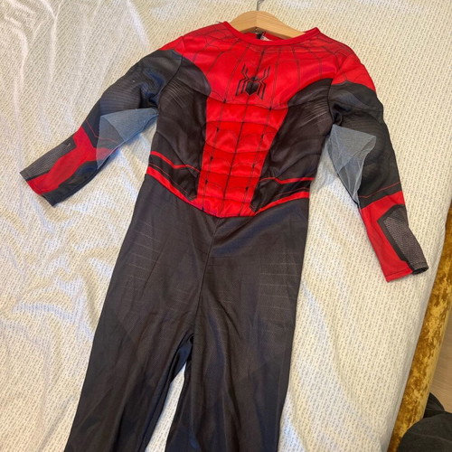 Spider-Man No Way Home V3 Deluxe Costume Medium like new, 5-6 years