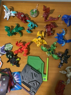 Bakugan big lot 54 Bakugan with gate cards