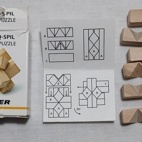 3D Wooden Burr Puzzle like new, compact brain teaser
