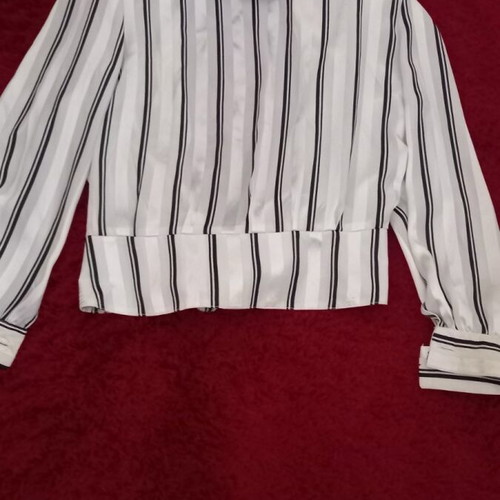 Shirt like new, size L, black and white