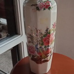 Vintage Satsuma Japan Ornament vase set like new
