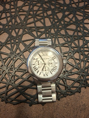 Michael Kors Unisex Quartz Watch Used, White and Silver