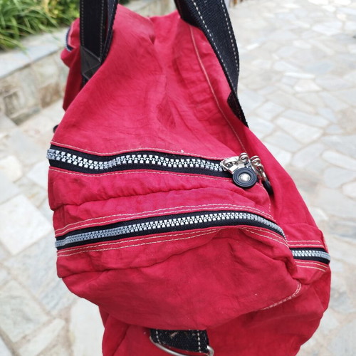 Travel sack with multiple compartments, red