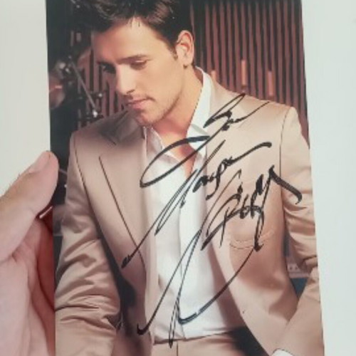 Nikos Vertis collectible autograph card used