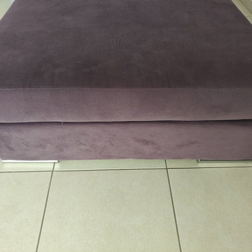Living room stool like new, purple with 4 metal legs