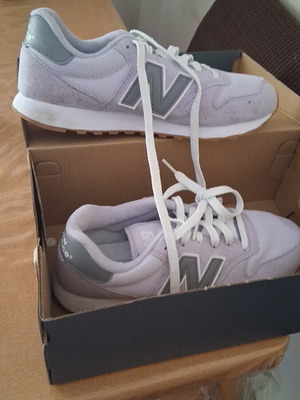 New Balance athletic shoes like new, size 40, purple
