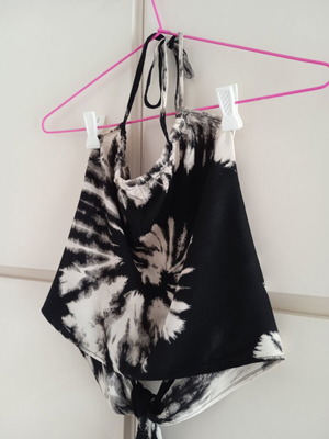 Halterneck top like new, size Small