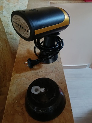 Handheld steamer